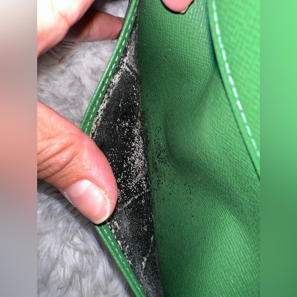 LOUIS VUITTON LV authentic GREEN EPI cardholder wallet PASSPORT HOLDER LIKE NEW - Picture 7 of 11